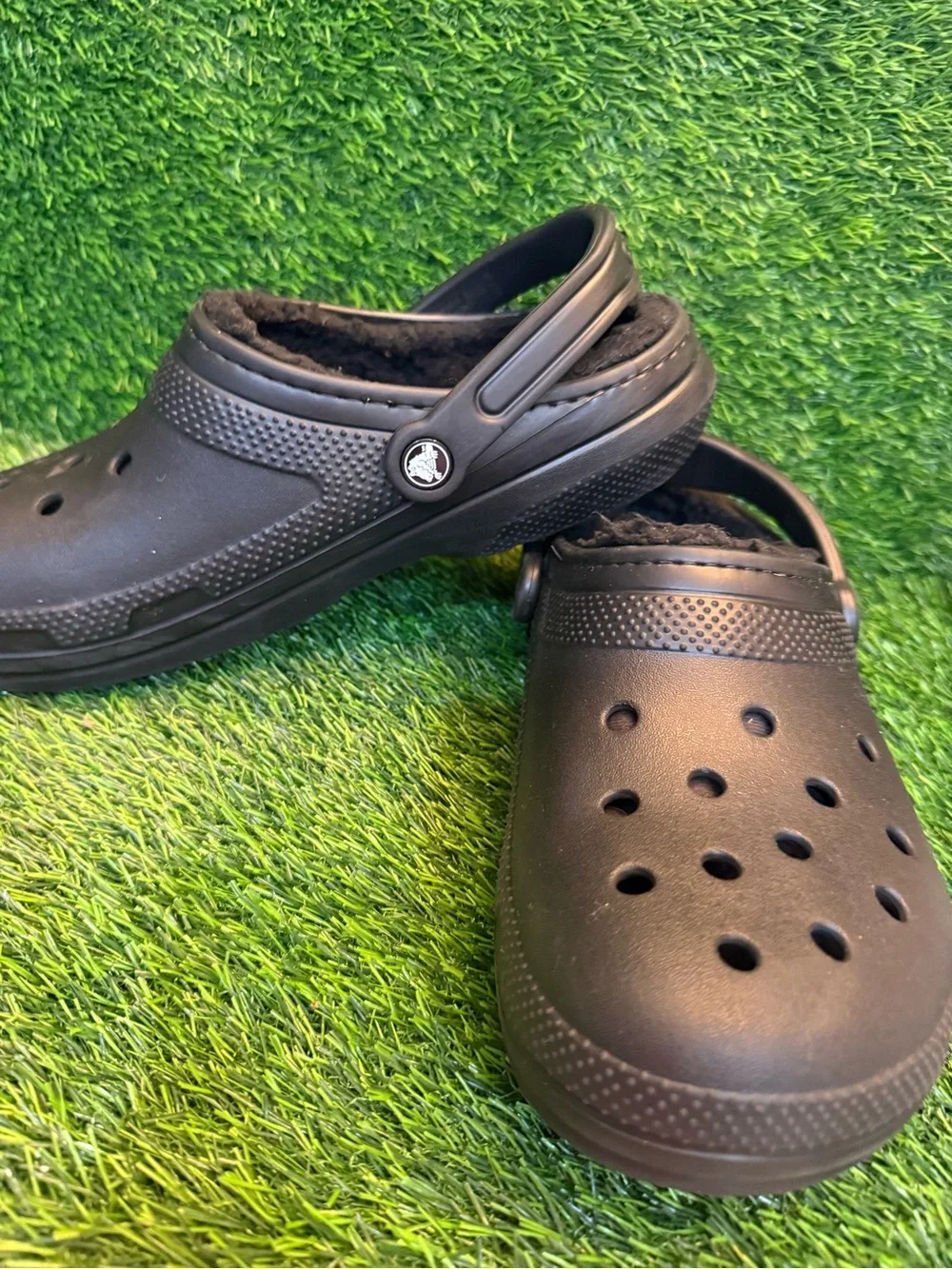 Crocs unisex Black Slip-On faux fur lined Clog Shoes m 10.  W12